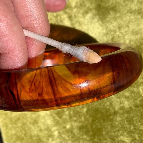 Vintage Bakelite Apple Juice Bangle Simichrome Tested - Picture 2 of 4